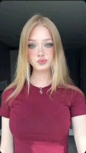 Cewek SMA dance di lapangan: “Ben benim hikayemin kahramanıyım!”